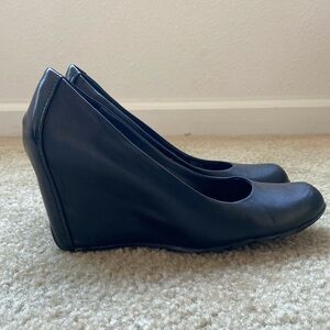 Black wedge heels